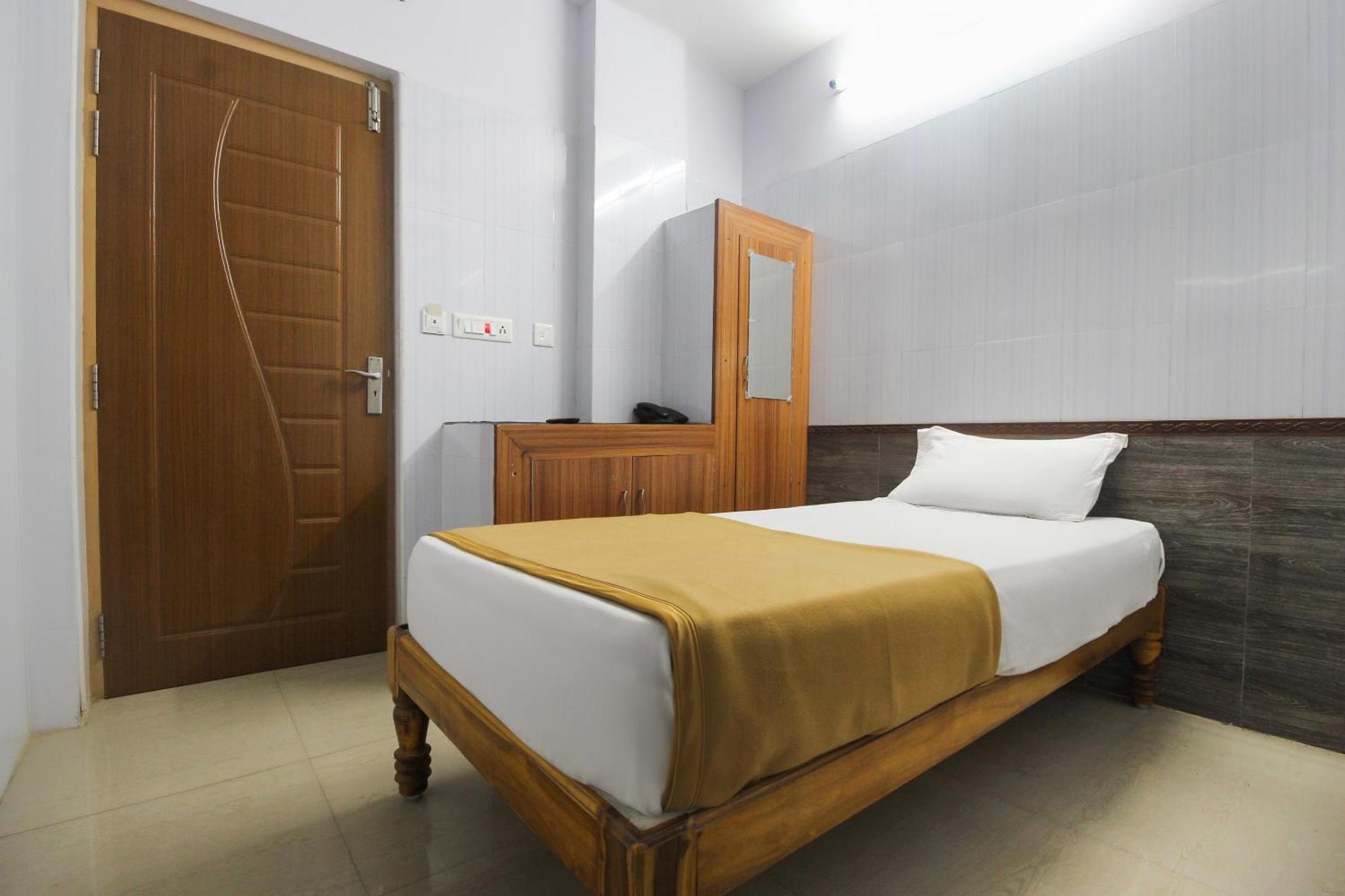Hotel O Jks Deluxe Lodge Udaiyarpalaiyam Exterior photo